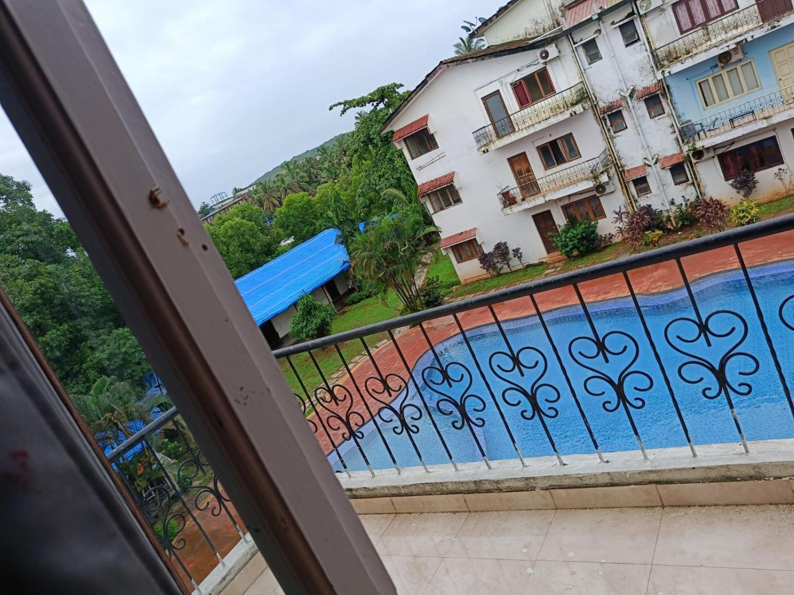 Ronne'S Little Baga Service Apartments Exterior foto