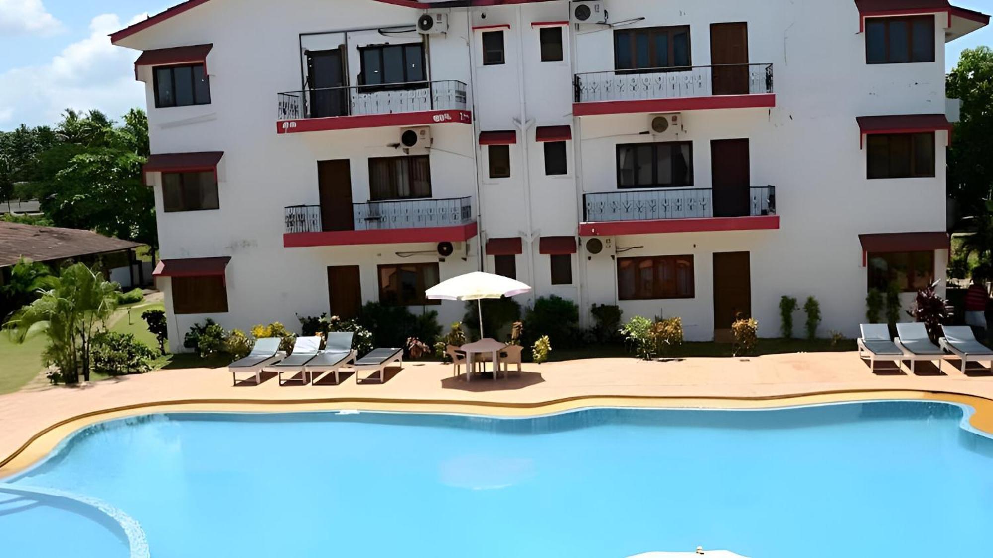 Ronne'S Little Baga Service Apartments Exterior foto