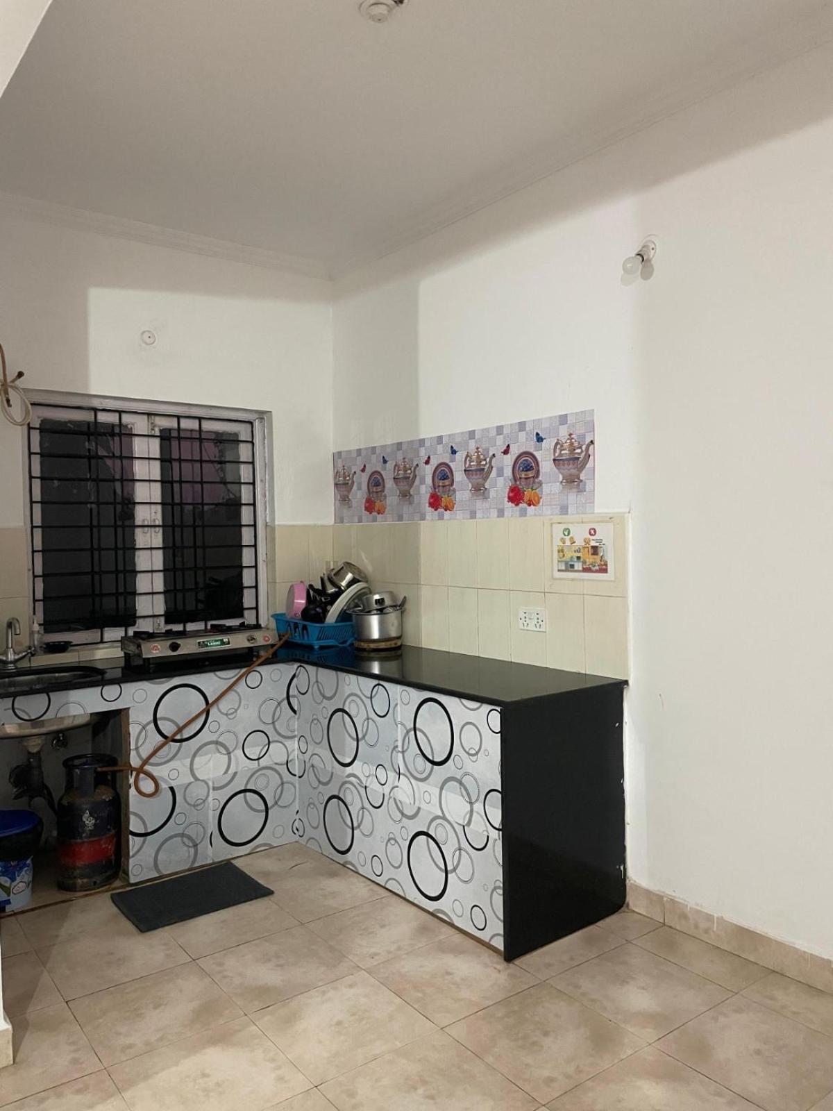 Ronne'S Little Baga Service Apartments Exterior foto